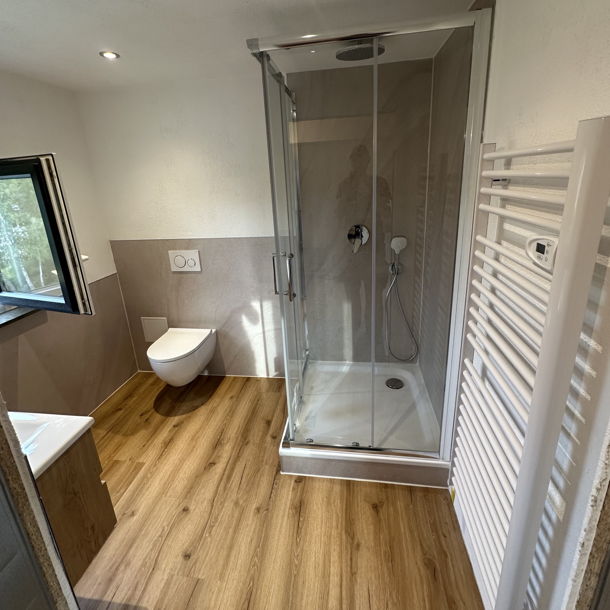 Wandverkleidung Bad Aluverbund - Burgund Beige | ALUCOM® Design Interieur