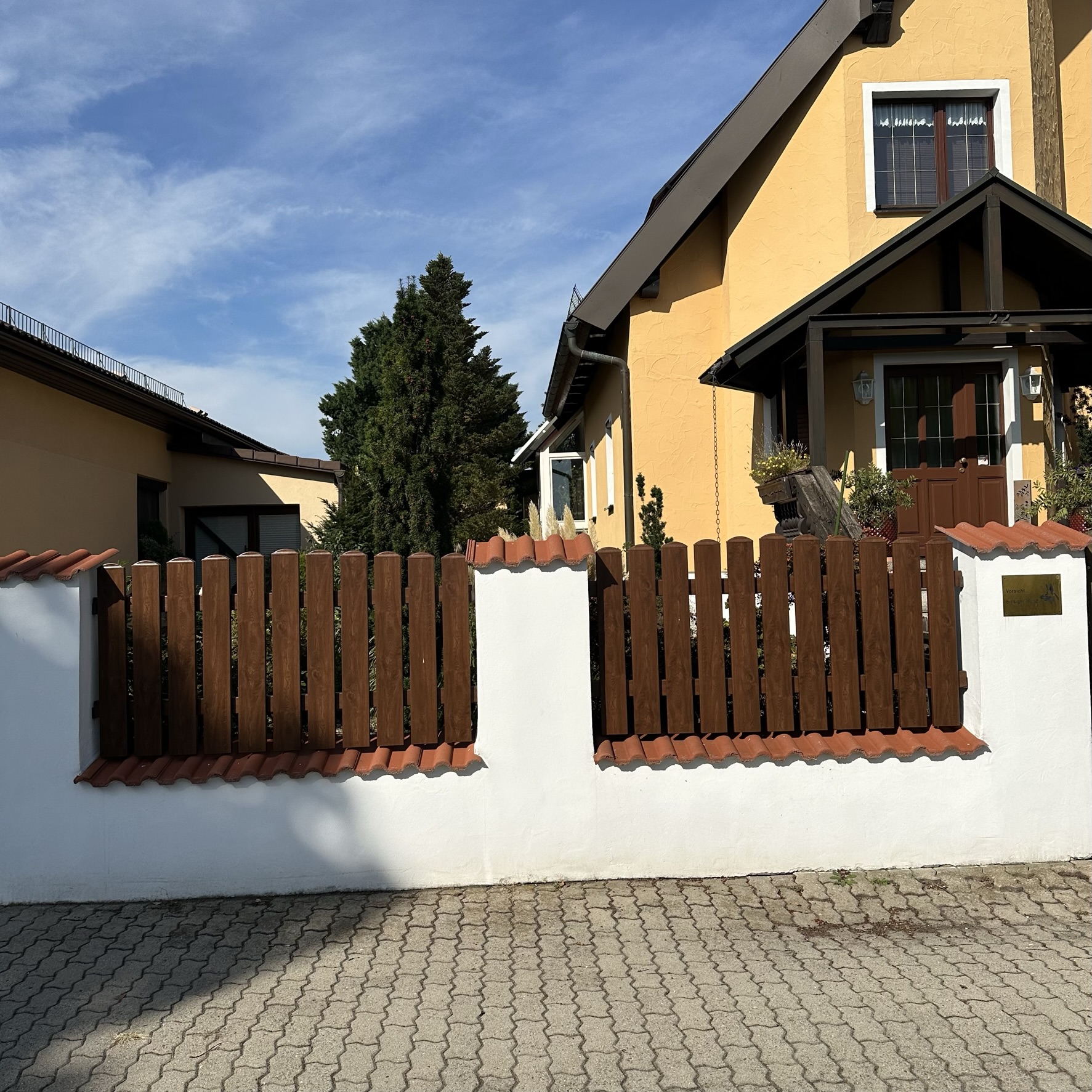 Zaunlatte Kunststoff | Kunststofflatte Nussbaum | 130 x 25 mm