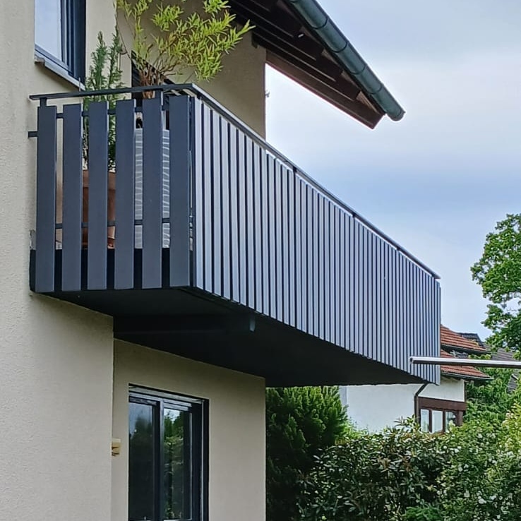 Balkonbrett Kunststoff Anthrazit ähnl. RAL 7016- Balkonprofile 120 x 25 mm MIKUPAN® Balkonbrett Kunststoff Anthrazit ähnl. RAL 7016- Balkonprofile 120 x 25 mm MIKUPAN®