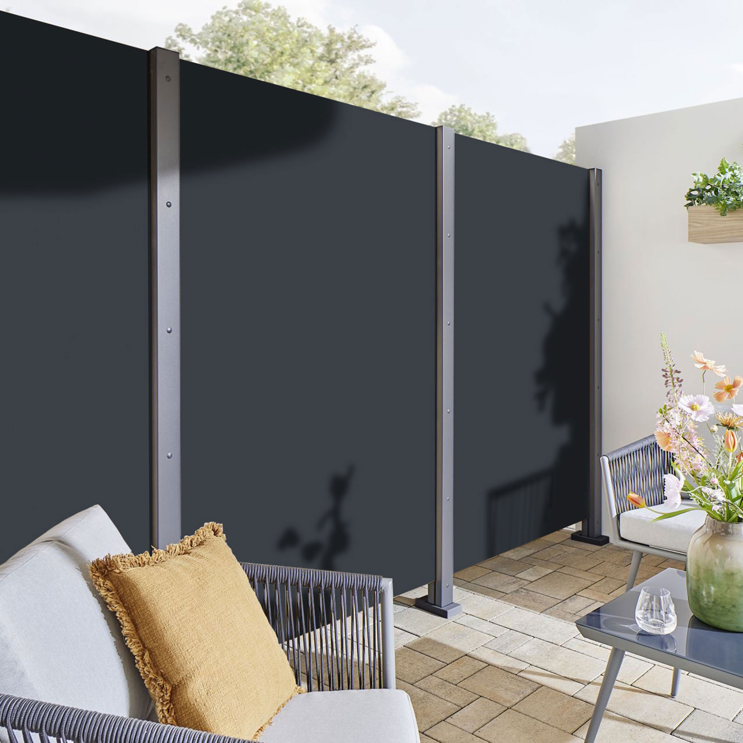 ALUCOM® Sichtschutzzaun modern glatt Anthrazit RAL7016 | Anti Graffiti Beschichtung | 1,80 x 1,25 m ALUCOM® Sichtschutzzaun modern glatt Anthrazit RAL7016 | Anti Graffiti Beschichtung | 1,80 x 1,25 m